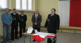 Przekazanie strojów sportowych uczniom w SP w Laskowcu Starym, zakupionych przez...