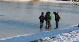 Uwaga na zamarznięte zbiorniki wodne