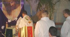 Liturgia Wielkoczwartkowa w kościele pw. Trójcy Przenajświętszej w Zambrowie /Fot....