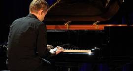 Koncert jazzowy w wykonaniu Adama Kowalewskiego oraz Piotra Wyleżoła