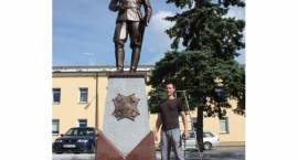 Montaż pomnika Żołnierza w Zambrowie w dn. 17.08.2010 r.