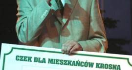 Bronisław Baran odbiera czek /fot , Agencja 180° Public Relations