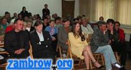 sala widowiskowa MOK zapełniona fanami amatorskiego teatru /fot. GZAW