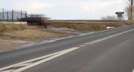Woda z pól bez problemu spływa zjazdami na jezdnię. Nikt nie pomyślał, aby w zjazdach...