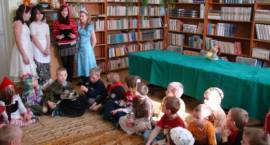 Przygoda przedszkolaków w bibliotece SP 5