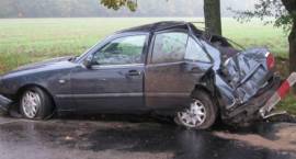 Skutki wypadku do jakiego doszło o godz. 12.00 w dn. 7.09.2009 na drodze z Broku do...