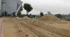 Budowa budynku przy Pływalni, lodowisku i boiskach do piłki plażowej. Stan prac na...