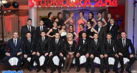 Studniówka Zespołu Szkół Ogólnokształcących - zdjęcia grupowe /Foto Piotrowscy