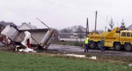 Wypadek TIRA na ul. Łomżyńskiej - 18.03.2007 r. /Fot. Marek Rytelewski SOS Assistance