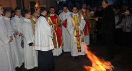 Liturgia Wielkosobotnia w kościele pw. Trójcy Przenajświętszej w Zambrowie /Fot....