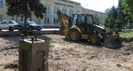 Prace związane z przygotowaniem skweru i cokołu pod pomnik