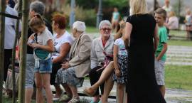 Muzyka ludowa oraz rozrywkowa rozbrzmiała na koszarach
