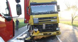 Karambol na drodze krajowej nr 8. TIR wpadł na kolumnę stojących pojazdów.