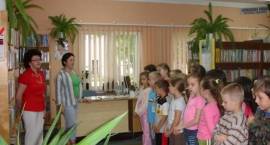 Uczniowie SP5 podczas wizyty w Bibliotece Publicznej MOK /Fot. z zasobów SP5