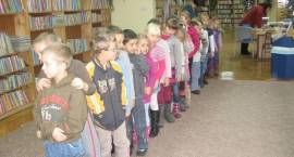 Przedszkolaki z MP4 z wizytą w Miejskiej Bibliotece Publicznej