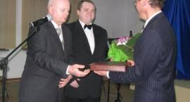 Wójt Jerzy Baczewski i Sekretarz Gminy Bogdan Pac składają życzenia Januszowi...
