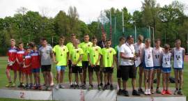 Chłopcy z SP4 awansowali do ogólnopolskiego finału w czwórboju lekkoatletycznym
