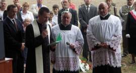 Ks dziekan poświęcił pomnik /Fot. Grzegorz Zawistowski