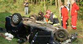 Akcja ratunkowa po tragicznym wypadku na drodze nr 8 w okolicy miejscowości Podłaki...