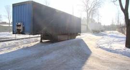 Ciężarówki parkują na ulicach