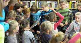 Wiesław Drabik autor ponad 100 książek dla dzieci	 gościł w Bibliotece Gminnej w...