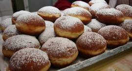 W kolejce po pączki. Dziś Tłusty Czwartek.