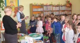 Majowe spotkania z przedszkolakami w bibliotece