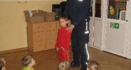 Funkcjonariusze zambrowskiej policji spotykają się z przedszklakami i uczniami w ramach...