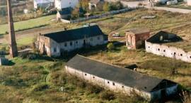 Budynki dawnego PGR z kominem Gorzelni (widok z lotu ptaka) /fot. Katarzyna Walendziak