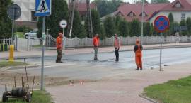 Wylali ostatnią warstwę masy bitumicznej na ul. Papieża Jana Pawła II