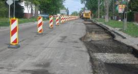 Wyłączony z ruchu pas ul. Mazowieckiej w kierunku kościoła. Stan na dzień 05.05.2009 r....