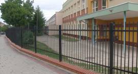 Nowe ogrodzenie przy SP5 /Fot. z archiwum Portalu www.zambrow.org