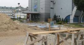 Budowa budynku przy Pływalni, lodowisku i boiskach do piłki plażowej. Stan prac na...
