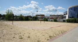 Otwarto boiska do gry w piłkę plażową przy Pływalni Miejskiej Delfin w Zambrowie