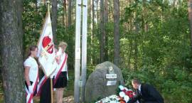 Uroczystości pod pomnikiem w Wądołkach