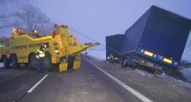 Skutki wypadku na drodze nr 8 w okolicach Ostrożnego (gm. Szumowo, powiat Zambrów) w...