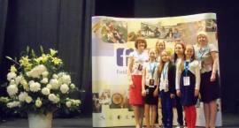 „Czwórka” nie schodzi z podium
