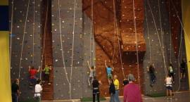 Pnij się w górę na ściance wspinaczkowej w ZS1