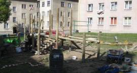 Montaż nowego placu zabaw na ul. Łomżayńskiej i Wilsona