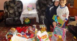 Policjanci w roli Świętego Mikołaja