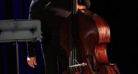 Koncert jazzowy w wykonaniu Adama Kowalewskiego oraz Piotra Wyleżoła