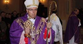 Uroczystość wprowadzenia relikwii bł. Jana Pawła II w postaci kropli krwi do kościoła...