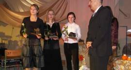 Laureatki Żubrów w kat. najlepszy uczeń /Fot. Grzegorz Zawistowski