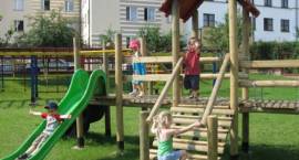 Nowe zabawki na placu przy MP6