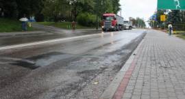 Po załataniu dziury posypka rozsypała się na kilkudziesięciu metrach stwarzając...