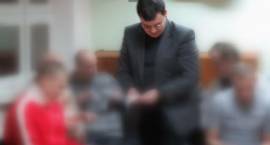 Ksiądz Waldemar Świątkowski wręczył osadzonym pracę domową