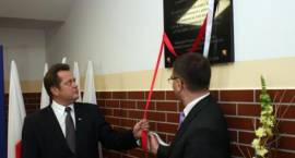 Odsłonięcie tablicy pamiątkowej ś.p. prezydenta RP Lecha Kaczyńskiego w hali ZSO i...