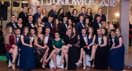 Studniówka ZSO 2018. Zdjęcia grupowe