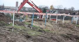 Trybun już nie ma. Trwa przebudowa zambrowskiego stadionu.