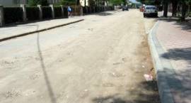 Żwirówka w centrum miasta - tak wyglądała codzienna droga do szkoły uczniów dwóch...